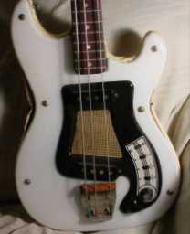 Hagstrom Bass, Kent 1 white body front.jpg